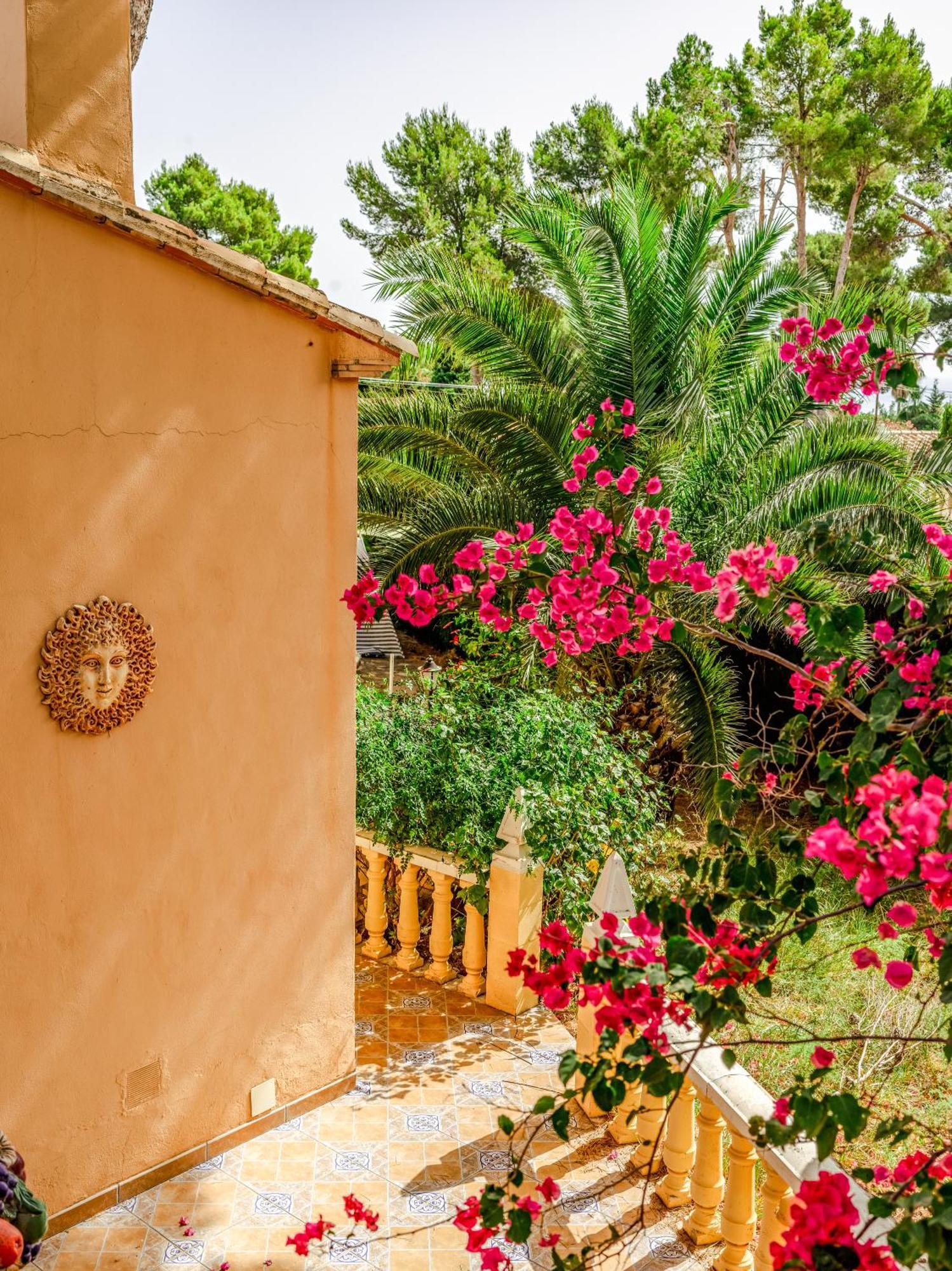 Villa De เดเนีย ภายนอก รูปภาพ